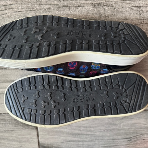 Sugar Skull Sneakers Traq by Alegria Comes with One Pair New Inserts - Picture 2 of 5